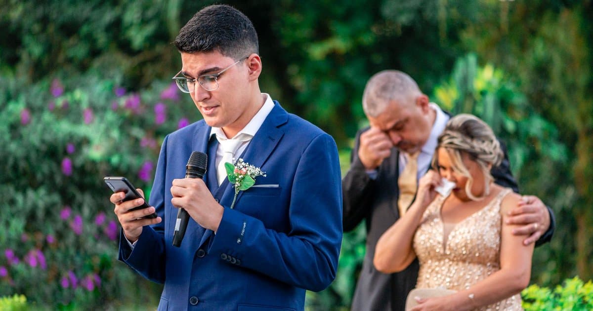 A man delivers a speech at an outdoor wedding ceremony, illustrating how to speak at a relative's wedding.